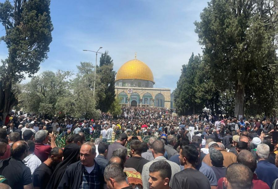 150 ألفًا أدوا صلاة الجمعة الثالثة من رمضان في المسجد الأقصى
